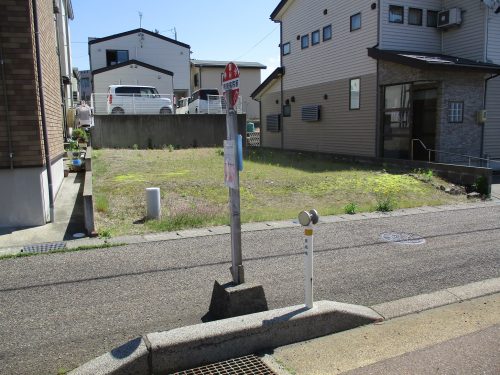 正面道路より